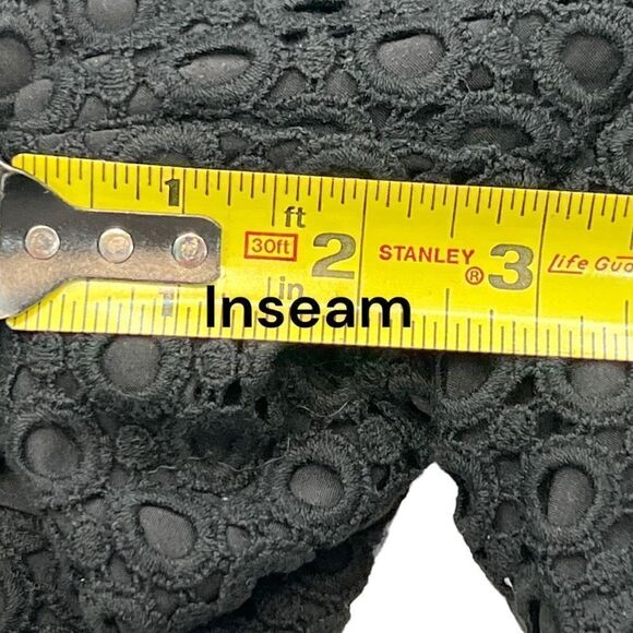 Banana Republic shorts Women's Black Eyelet Lace Shorts Size 4 - Picture 4 of 10